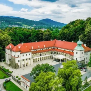 zamok_Sucha_Beskidska Deň 6. - POĽSKÉ PODBABIOGÓRIE – STRYSZAWA – SUCHA BESKIDZKA – ZAWOJA